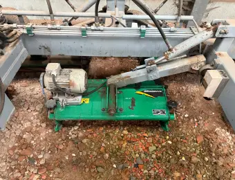 Tondeuse à tambours de fabrication maison équipée de 21 tambours Ransomes