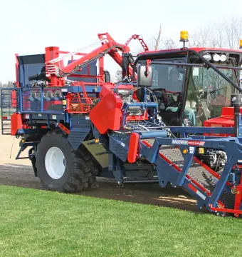 Automatische graszodenstekers
