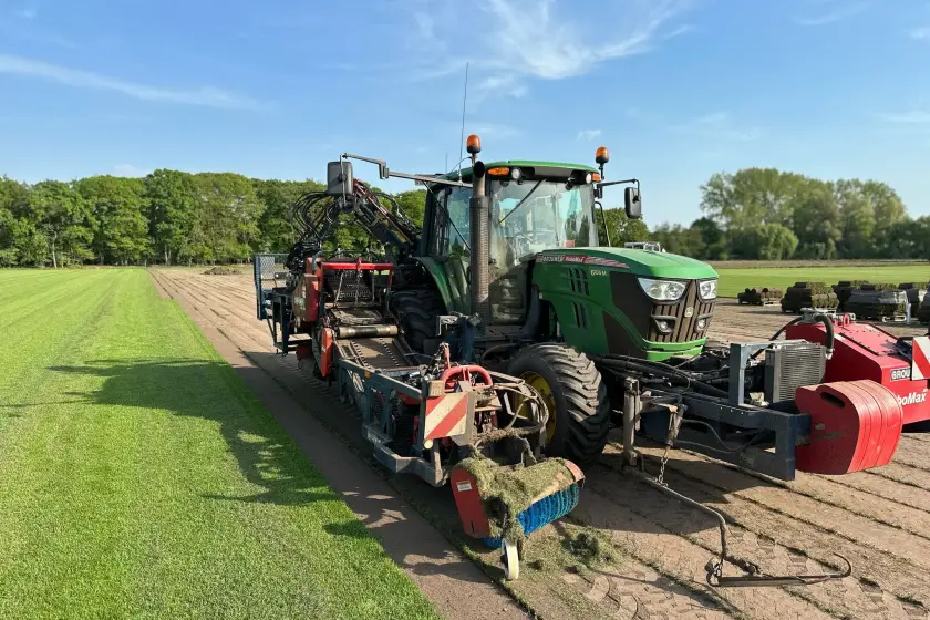 Brouwer Robomax JD 6105 M Automatic Harvester 