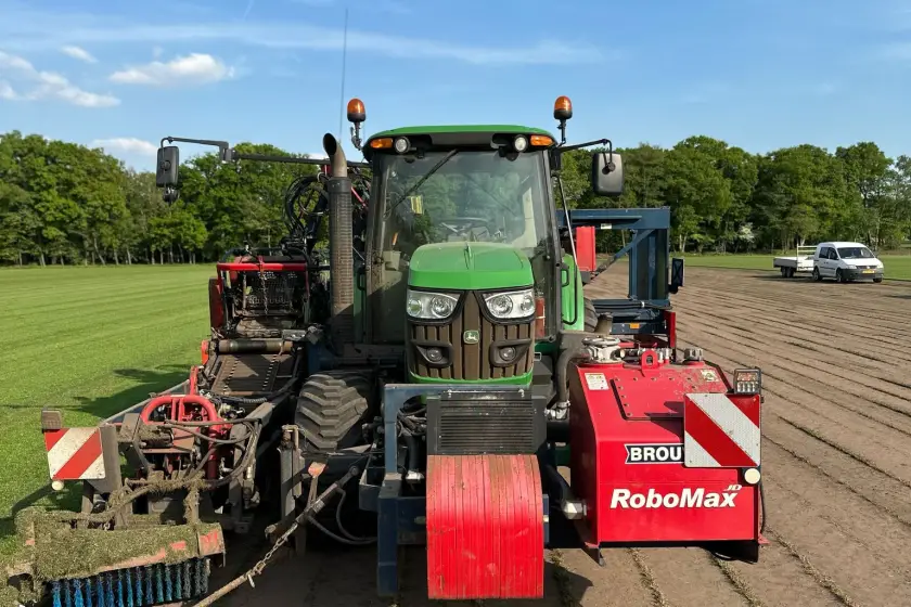 Brouwer Robomax JD 6105 M Automatic Harvester 