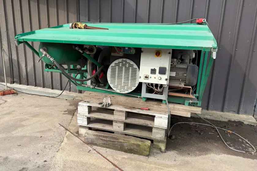 Custom-built cylinder mower with 21 Ransomes cylinders