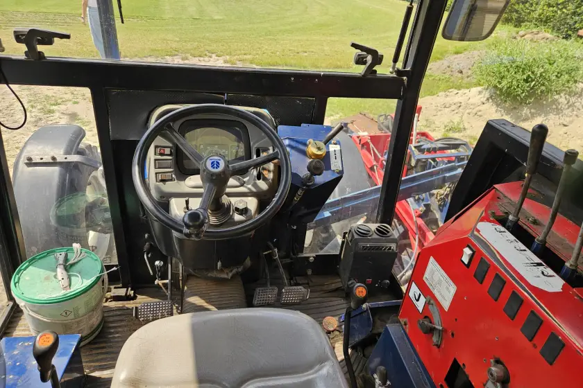 Gebrauchter Brouwer – New Holland 4WD + Kabine + DIY