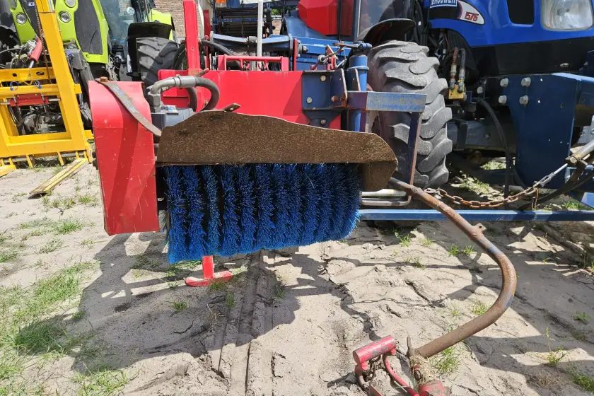 Gebrauchter Brouwer – New Holland 4WD + Kabine + DIY