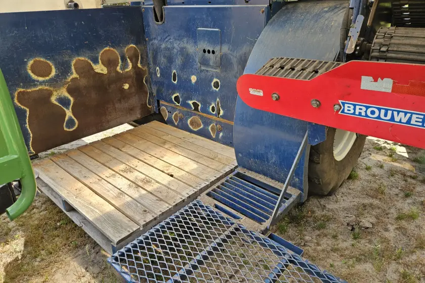 Gebrauchter Brouwer – New Holland 4WD + Kabine + DIY