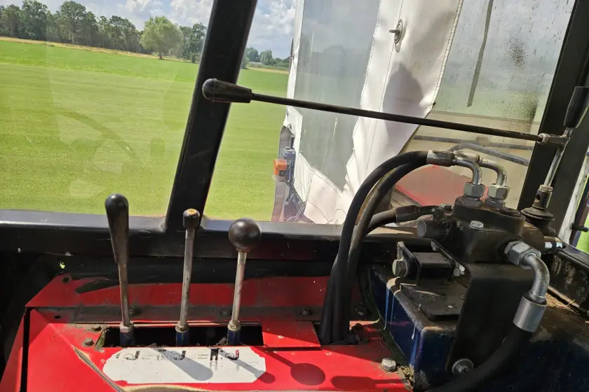 Gebrauchter Brouwer – New Holland 4WD + Kabine + DIY