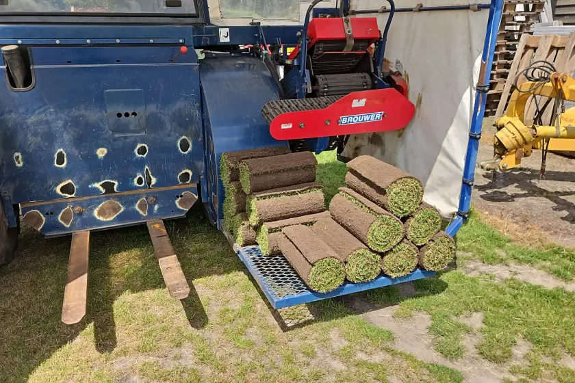 Gebrauchter Brouwer – New Holland 4WD + Kabine + DIY