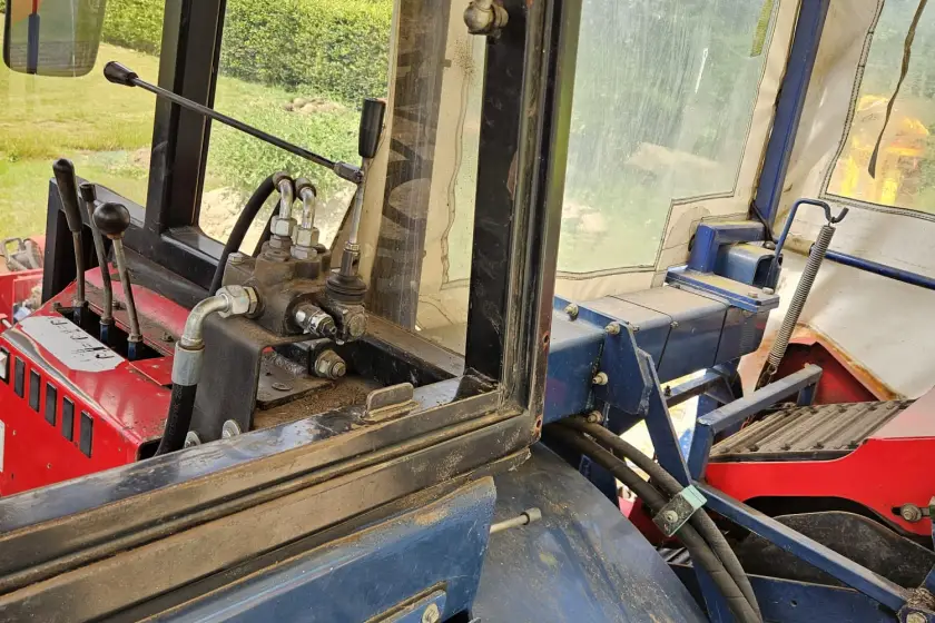 Gebrauchter Brouwer – New Holland 4WD + Kabine + DIY
