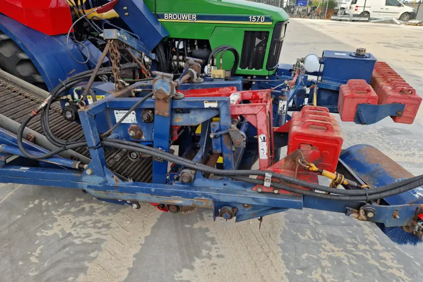Gebrauchte „ Brouwer “ 1570 – John Deere 5225 (erhältlich bei lagerbestand )